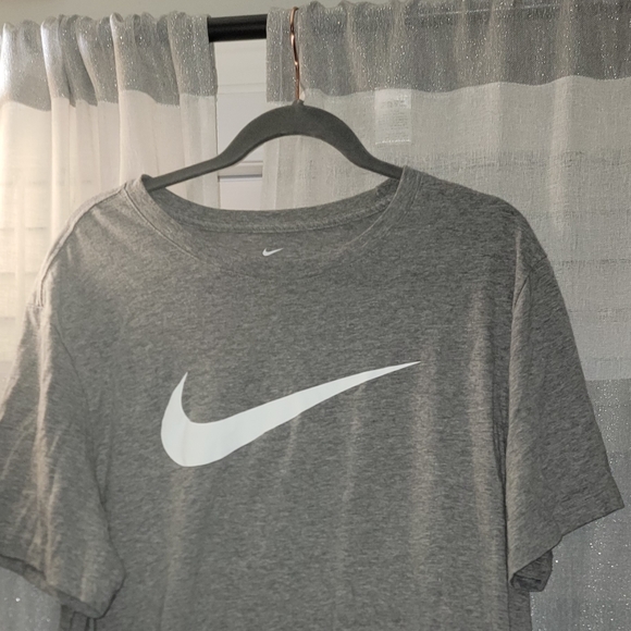 Men's Nike gray shirt. Only worn once - Picture 1 of 3